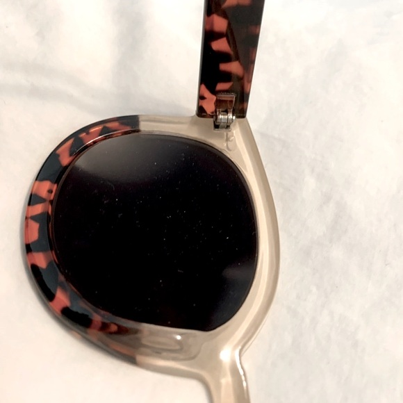 MOVING SALE | Women’s Urban Outfitters Colorblock Tortoiseshell Sunglasses - Picture 8 of 8